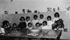 1974 - ALCUNI BAMBINI DELLA SCUOLA MATERNA DURANTE UN COMPLEANNO.