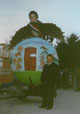 1990 - L'ALLORA SINDACO FRANCESCO ROSSI, DURANTE UN CARNEVALE RAVINDOLESE, DAVANTI AL CARRO DI S.LUCIA CHE LO IMPERSONIFICA