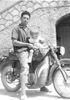 1965 - IL NOSTRO DIRIGENTE PASQUALE CASTALDI CON IL PADRE SU UNA MOTO GUZZI DELL'EPOCA