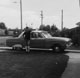 1968 - PASQUALE PERNA A MELBOURNE CON UN'AUTO DELL'EPOCA