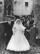 1963 - IL MATRIMONIO DI MARIA STAFFIERI CON VINCENZO FERRETTI. LA SPOSA E' ACCOMPAGNATA IN CHIESA DAL FRATELLO DOMENICO ANTONIO 