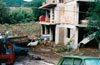 1993 - L'ALLUVIONE CHE COLPI' IL NOSTRO PAESE. NELLA FOTO I DANNI CAUSATI DALLA FORZA DELLO STRARIPAMENTO DEL TORRENTE RAVA. DA NOTARE L'AUTO BIANCA A DESTRA CHE L'ACQUA AVEVA "PARCHEGGIATO" IN MODO ALQUANTO STRANO.