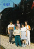 1986 - IL CENTENARIO DELL'INAUGURAZIONE DELLA TRATTA FERROVIARIA VAIRANO-ROCCARAVINDOLA. NELLA FOTO ALCUNI BAMBINI DAVANTI AL TRENO SPECIALE. DA NOTARE ANCHE L'ANNULLO FILATELICO DELLE POSTE.